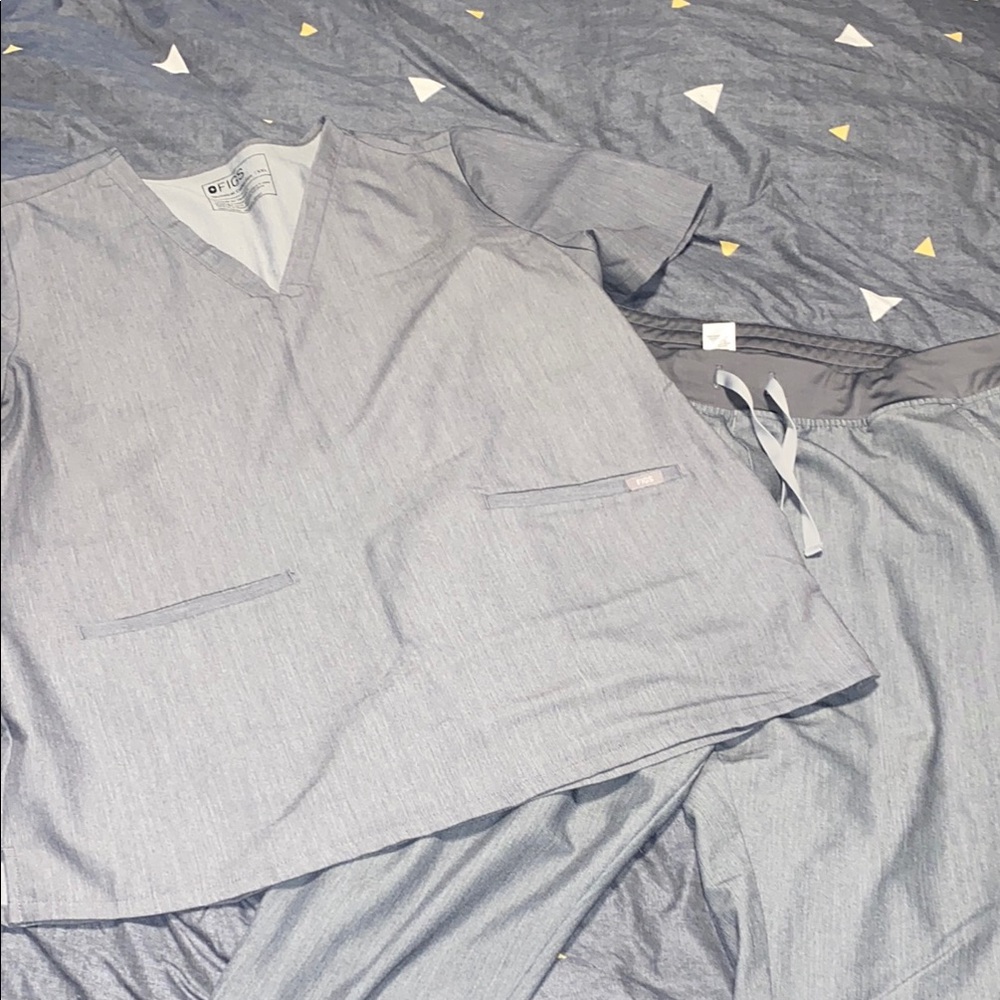 Figs Heather Gray Scrub set